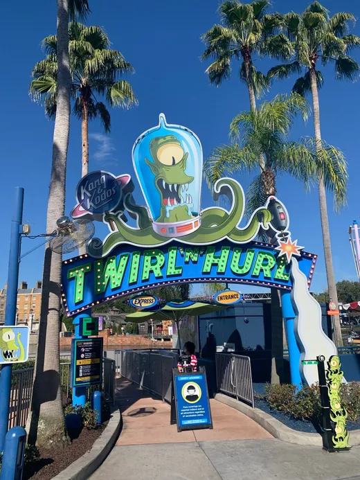 Entrée du Twirl 'n' Hurl du parc Universal Studios